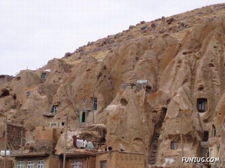 Top 10 Coolest Underground Houses