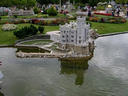 Amazing Mini World Models