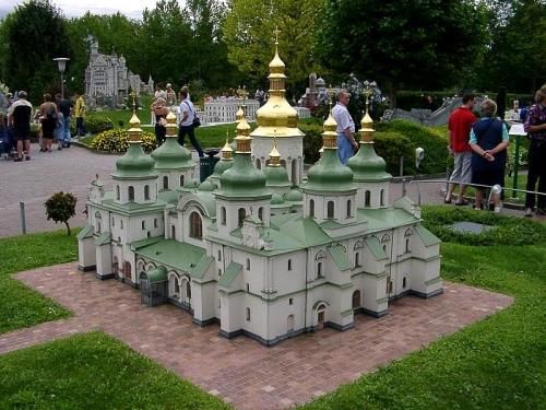 Amazing Mini World Models