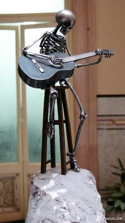 Creative Skeleton Sculptures