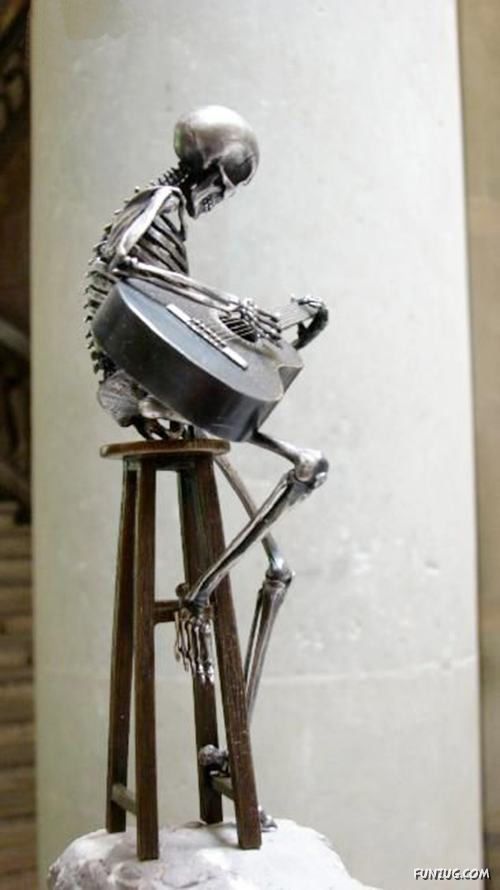 Creative Skeleton Sculptures