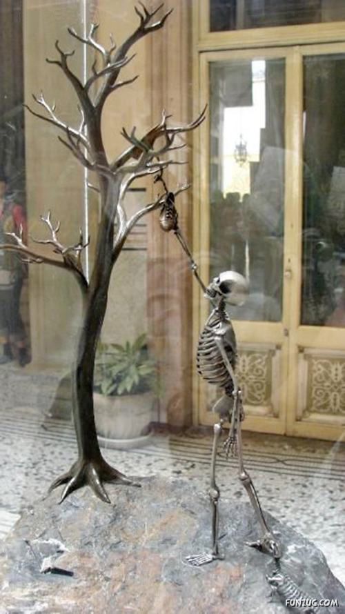 Creative Skeleton Sculptures