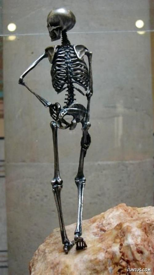 Creative Skeleton Sculptures
