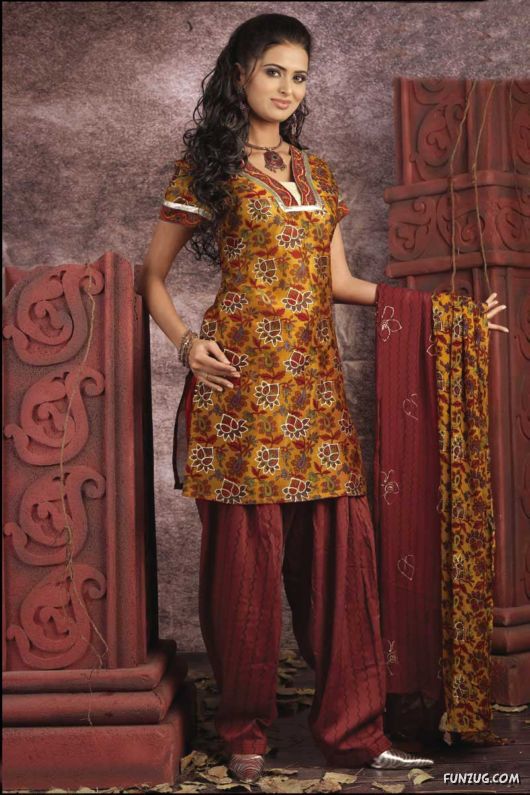 Desi Salwar Kameez Designs for Galz