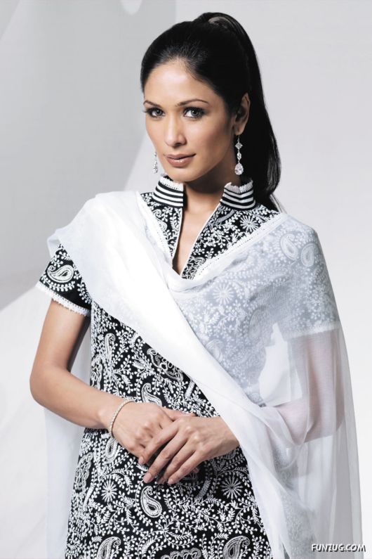 Desi Salwar Kameez Designs for Galz