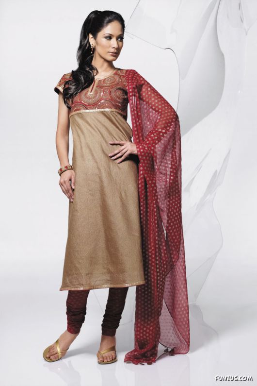 Desi Salwar Kameez Designs for Galz