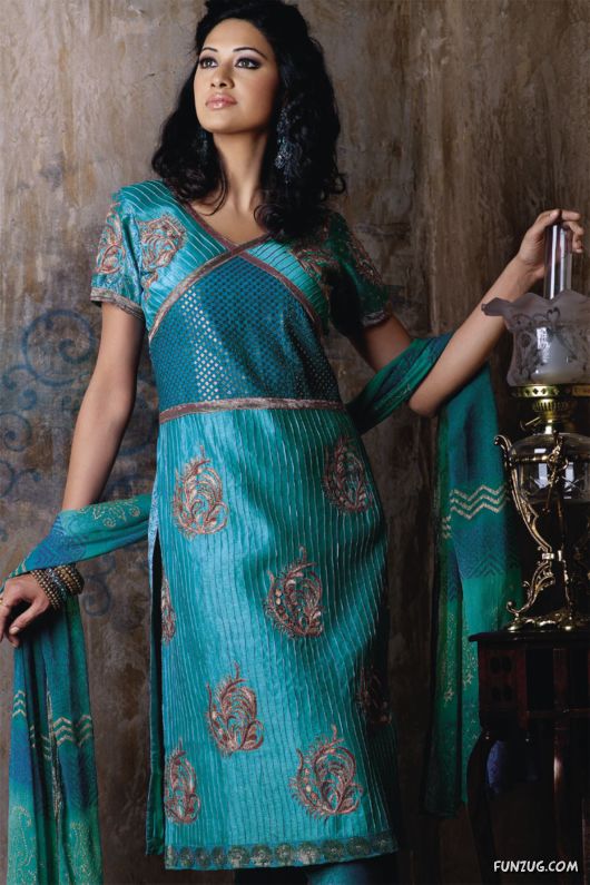 Desi Salwar Kameez Designs for Galz