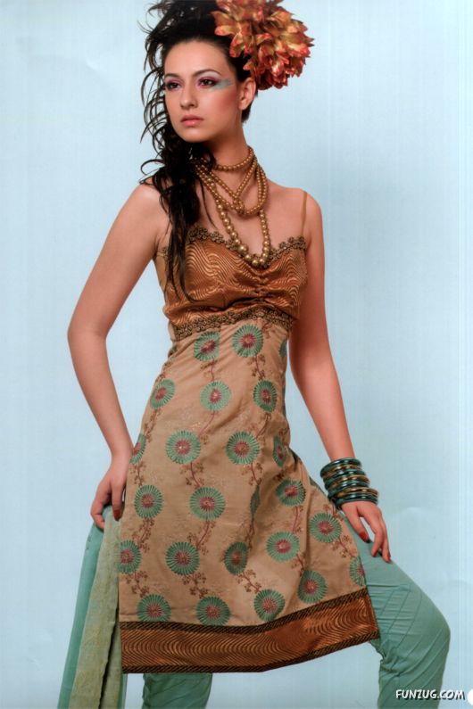 Desi Salwar Kameez Designs for Galz