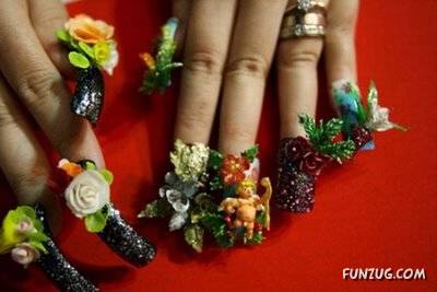 Ever Seen Such Strange Manicure ?