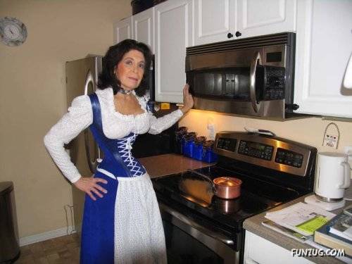 The Worlds Thinest Waist Lady