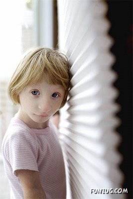 Amazing Smallest Girl in the World