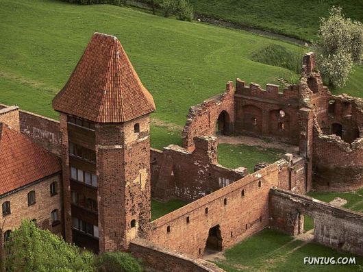 Amazing Castles Around the World Castles