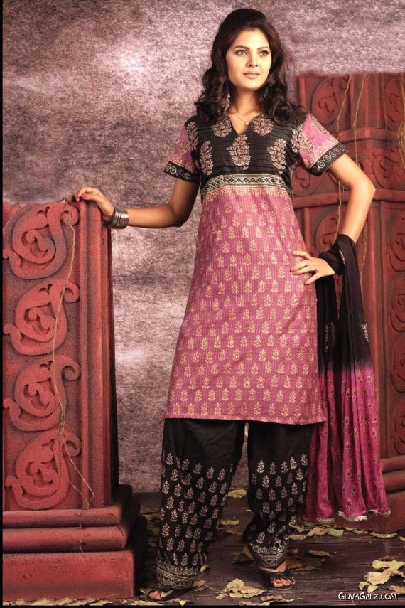 Desi Salwar Kameez Designs for Galz