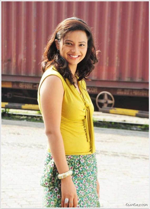 Desi Beauty Isha Chawla Photoshoot