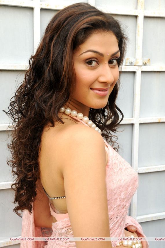 Luscious Damsel Manjhari Phadnis