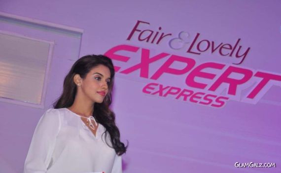Asin Launches Fair and Lovely Expert Express