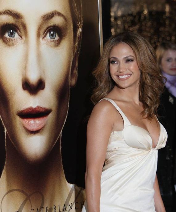 Jennifer Lopez at 'The Curious Case Of Benjamin Button' Premiere