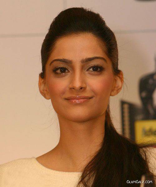 Sonam Kapoor Gears up for Delhi 6 Premiere