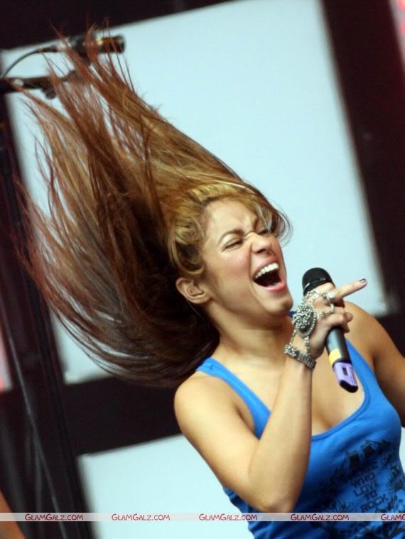 Shakira Up In Hamburg