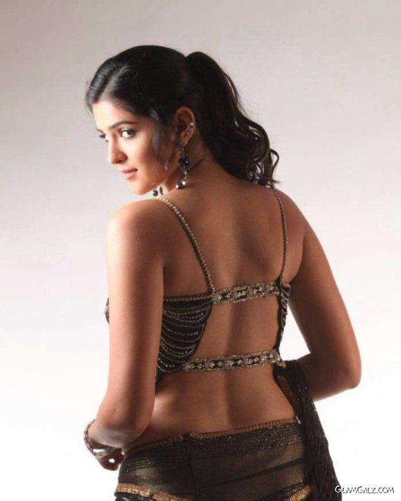Deeksha Seth Looks Gorgeous