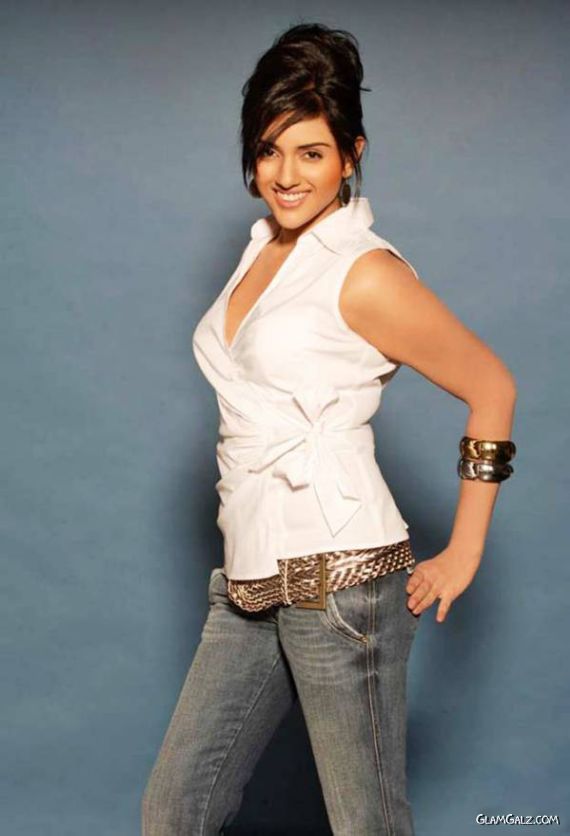 Pretty South Indian Actress 'Ragini'