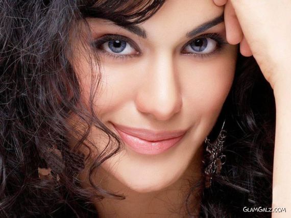 Click to Enlarge - Pretty Blue Eyed Adah Sharma Walls