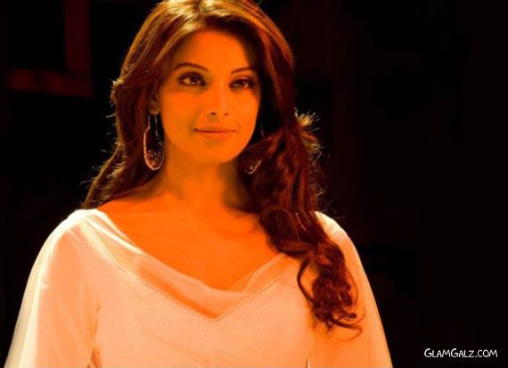 Click to Enlarge -Gorgeous Bipasha Basu Wallpapers