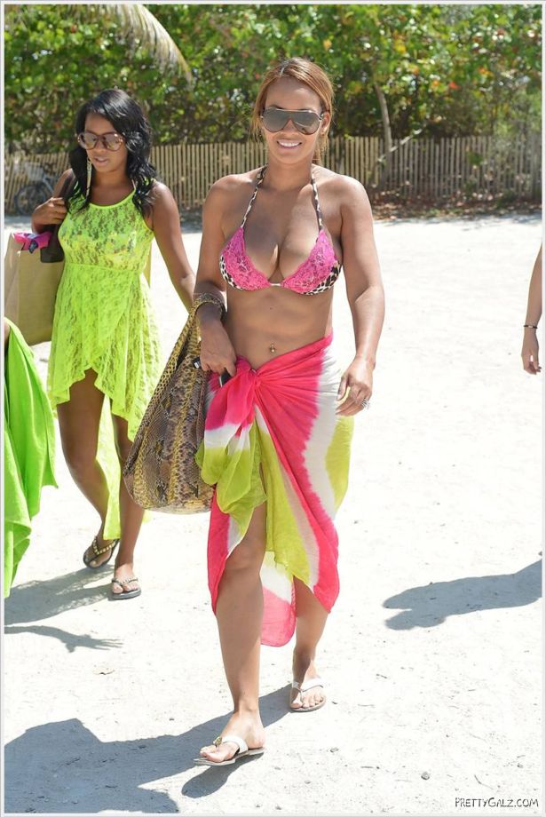 Evelyn Lozada In Bikini On Beach