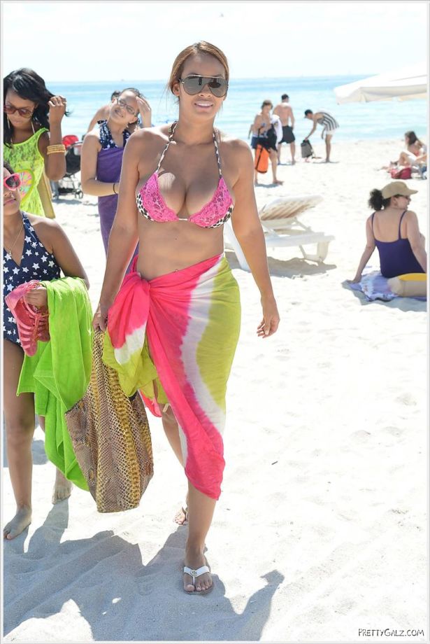 Evelyn Lozada In Bikini On Beach