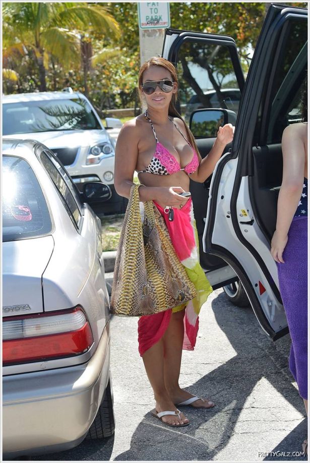 Evelyn Lozada In Bikini On Beach