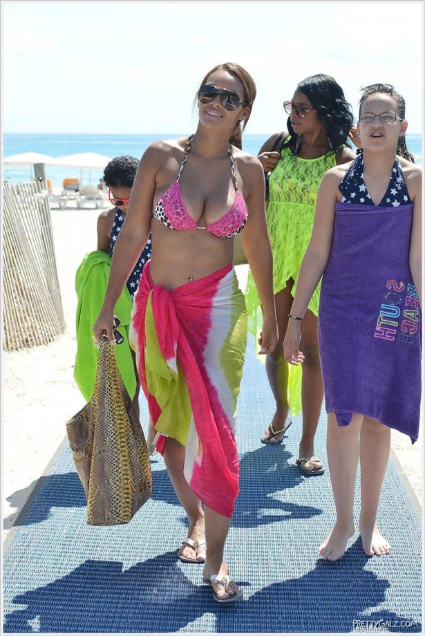Evelyn Lozada In Bikini On Beach