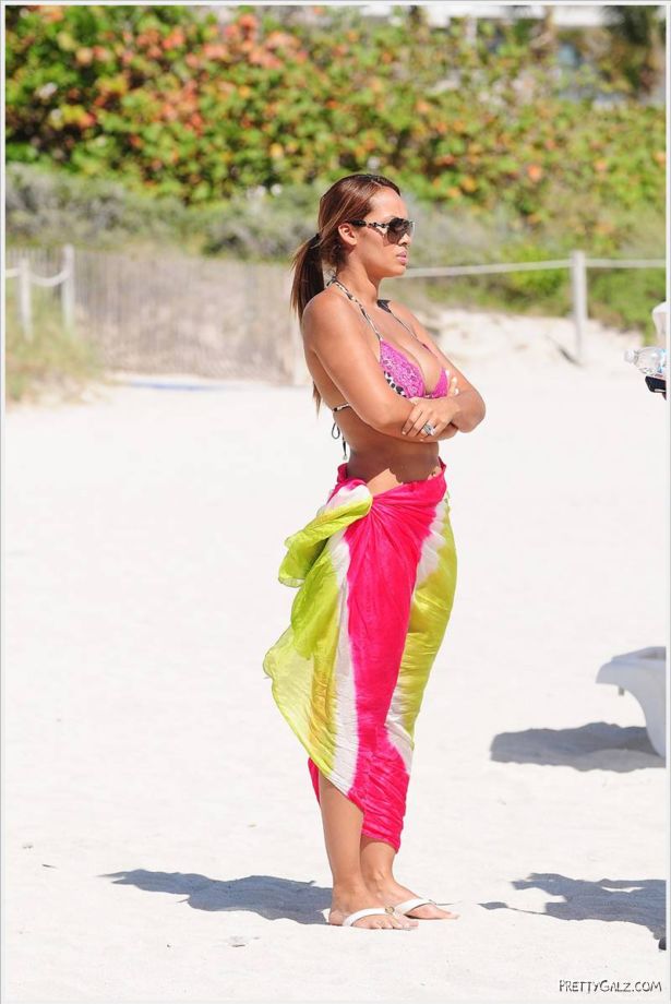 Evelyn Lozada In Bikini On Beach